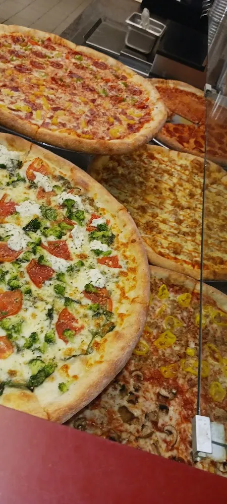 Garlic Broccoli Pizza